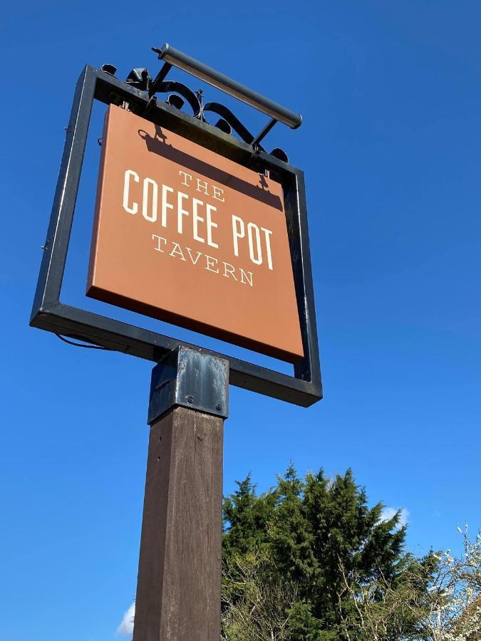 The Coffee Pot Tavern Bed & Breakfast Potterspury Ngoại thất bức ảnh